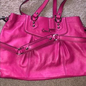🌸💕Coach Purse!! Perfect summer color😍😍